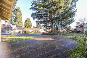 14210 SW Rochester Dr in Beaverton, OR - Building Photo - Building Photo