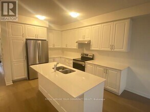 92 Phoenix Blvd in Barrie, ON - Building Photo - Building Photo