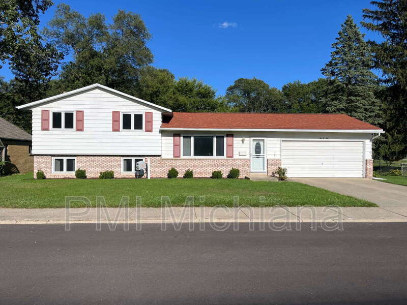 202 Ray St in Mishawaka, IN - Building Photo