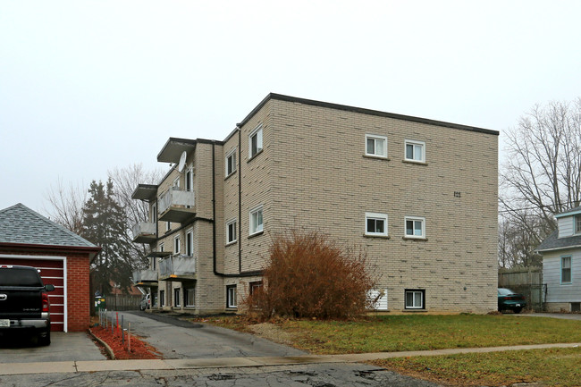 122 6th Ave in Kitchener, ON - Building Photo - Building Photo