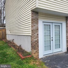 8102 Winter Blue Ct in Springfield, VA - Building Photo - Building Photo