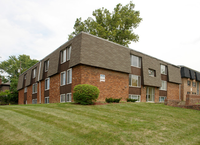 130 E Woodruff Ave in Columbus, OH - Foto de edificio - Building Photo