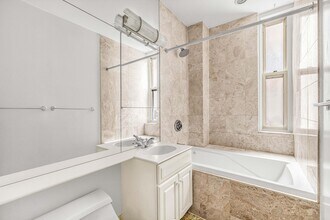 71 Park Ave in New York, NY - Building Photo - Building Photo