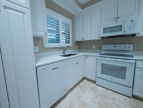 2110 W First St in Ft. Myers, FL - Building Photo - Building Photo