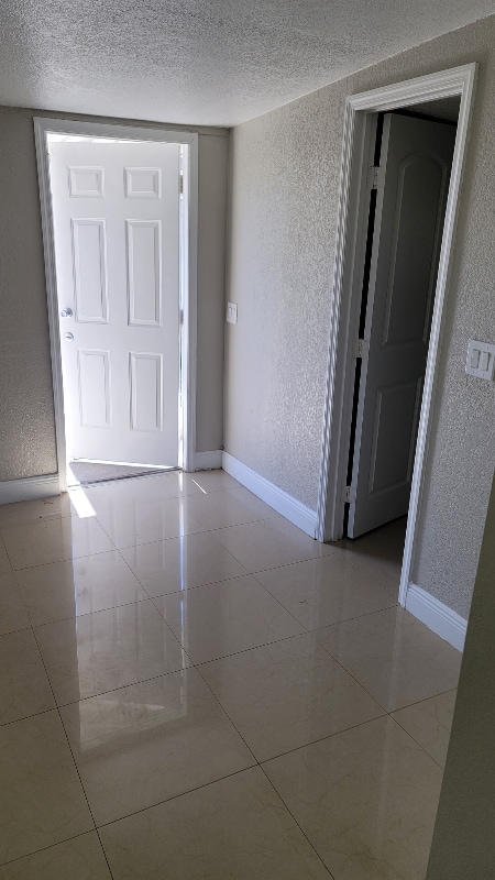 6410 N Hubert Ave in Tampa, FL - Building Photo - Building Photo