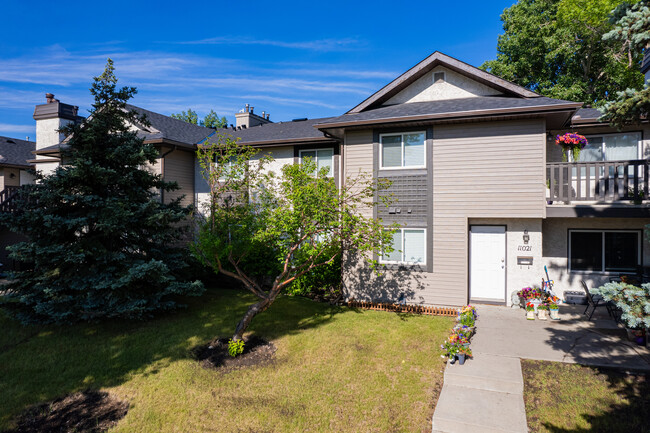 15 Cedar Springs Gdns SW in Calgary, AB - Building Photo - Building Photo