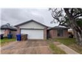 2509 Persimmon St in Corpus Christi, TX - Building Photo