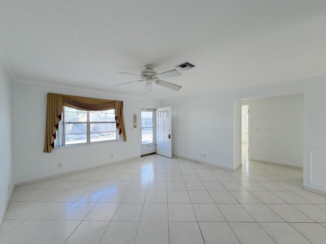 2704 Knight Ln in Delray Beach, FL - Building Photo - Building Photo