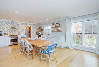 28 Wolf Way in East Hampton, NY - Building Photo - Building Photo