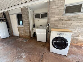 1403 Haloa Dr in Honolulu, HI - Building Photo - Building Photo