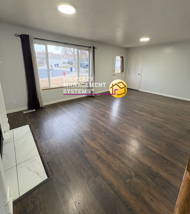 6291 S Cyclamen Sq in West Jordan, UT - Building Photo - Building Photo