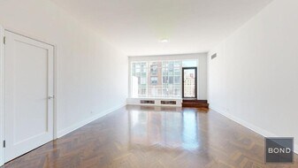 219 E 69th St in New York, NY - Building Photo