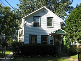 5 Avery St in Saratoga Springs, NY - Building Photo