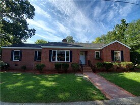 1015 Brook St in Fayetteville, NC - Building Photo