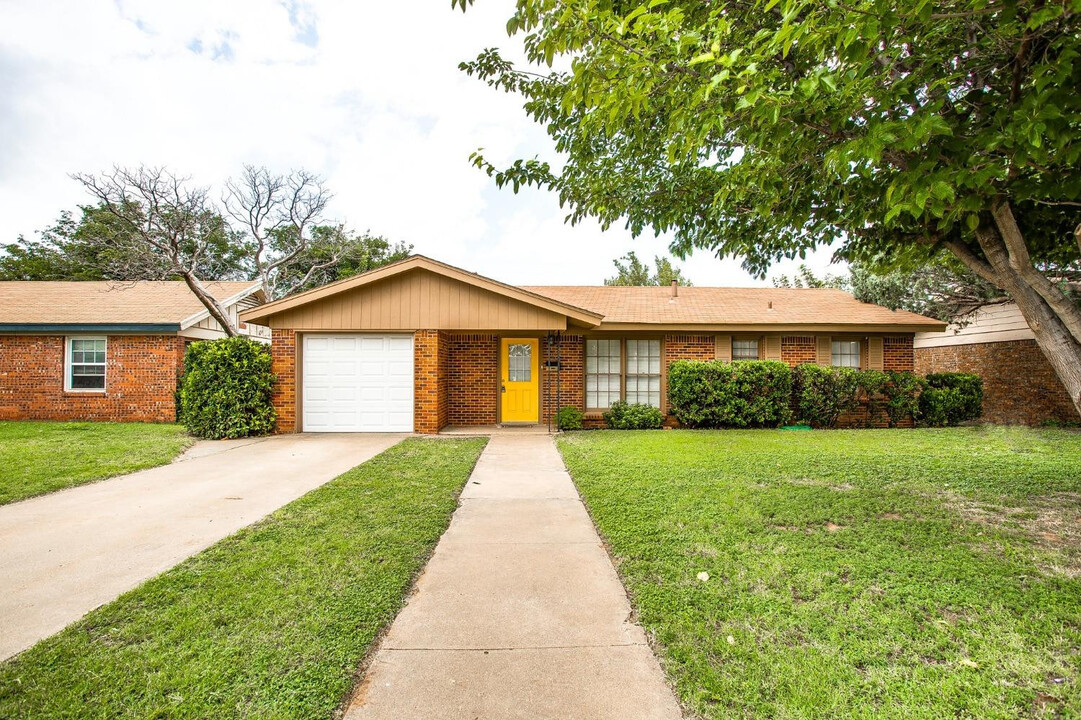 5114 44th St in Lubbock, TX - Building Photo