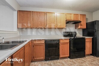 10870 Sweetsen Rd in Camby, IN - Foto de edificio - Building Photo