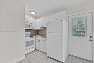 2309 SW 62nd Ave in Miami, FL - Foto de edificio - Building Photo