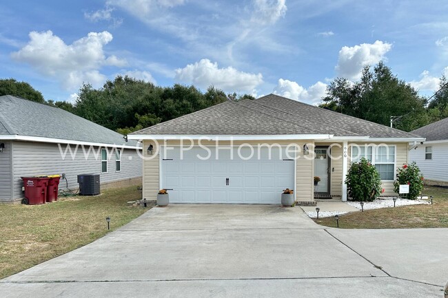 900 Valley Rd in Crestview, FL - Foto de edificio - Building Photo