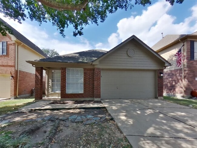 1824 Old Creek Dr