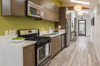 13263 Venice Blvd in Los Angeles, CA - Building Photo - Building Photo