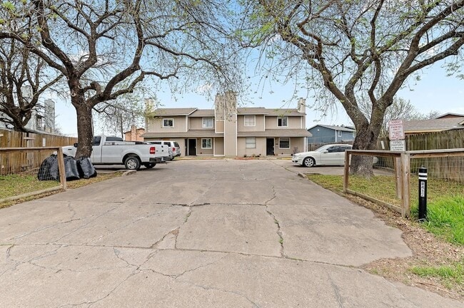 property at 8412 Garcreek Cir