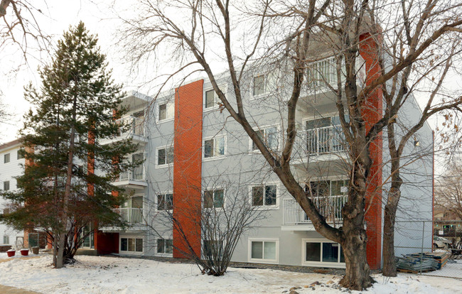 10330 113th St NW in Edmonton, AB - Building Photo - Building Photo