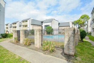 8519 Hearth Dr in Houston, TX - Building Photo