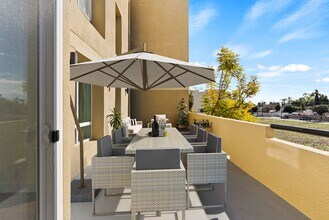 16550 Vanowen St in Los Angeles, CA - Building Photo - Building Photo