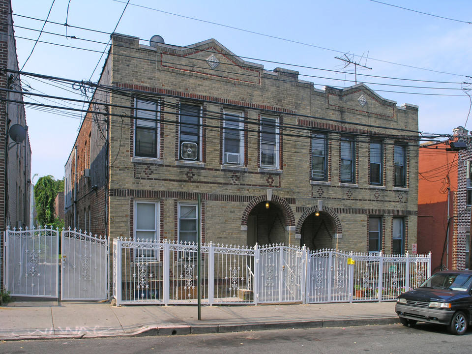 636 E 223rd St in Bronx, NY - Building Photo