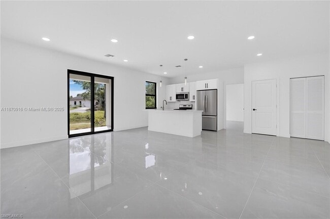 3304 67th St W in Lehigh Acres, FL - Building Photo - Building Photo
