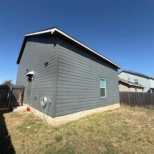 13711 Mussel Rn in Elgin, TX - Building Photo - Building Photo