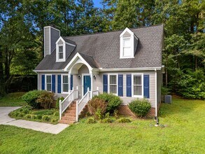 2300 Cynthia Dr in Durham, NC - Foto de edificio - Building Photo