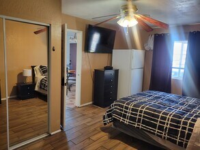 1229 Madison Ave in Las Vegas, NV - Foto de edificio - Building Photo