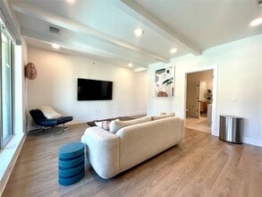 4704 Sunset Trail in Austin, TX - Foto de edificio - Building Photo