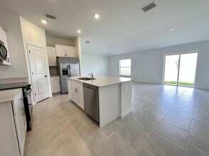 17669 Paradiso Wy in North Fort Myers, FL - Building Photo - Building Photo