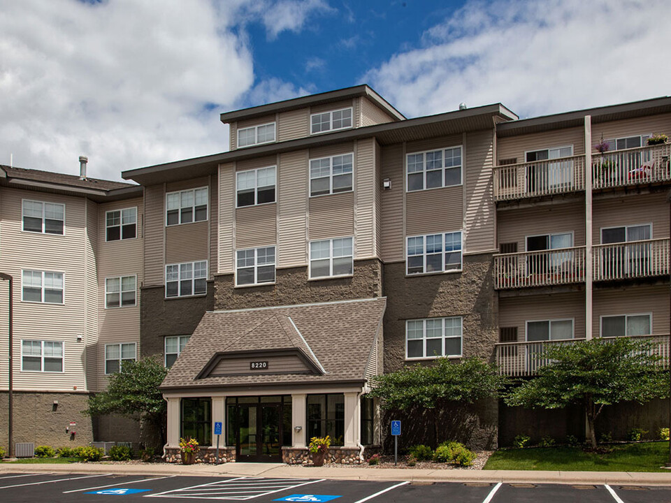 Lake Susan Apartments in Chanhassen, MN - Foto de edificio