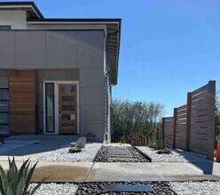 9940 137th Pl NE-Unit -1.1332907 in Kirkland, WA - Building Photo - Building Photo