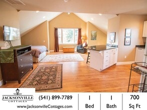 325 Jackson Creek Dr in Jacksonville, OR - Building Photo - Building Photo