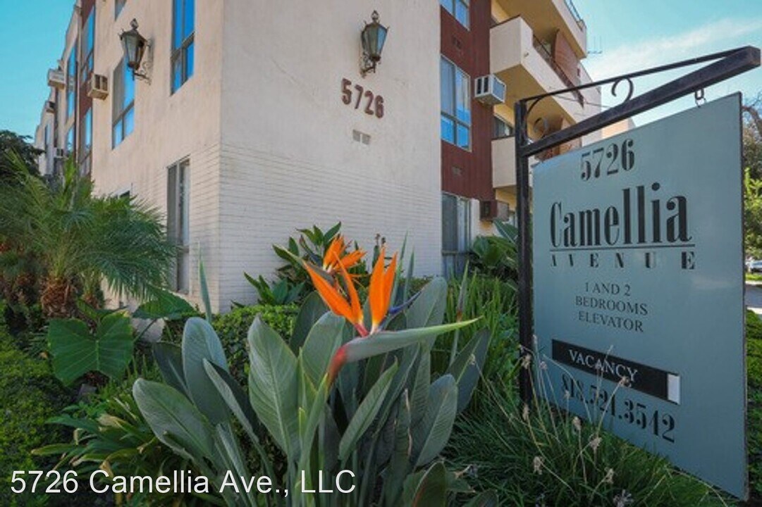 5726 Camellia Ave in Los Angeles, CA - Building Photo