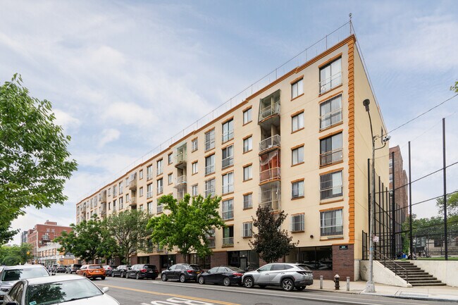 605 E. new York Ave in Brooklyn, NY - Building Photo - Building Photo