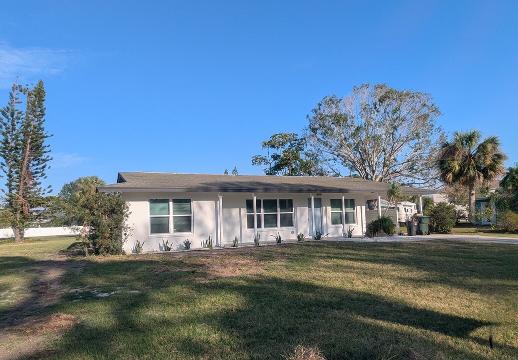 6417 Elmwood Ave in Sarasota, FL - Building Photo