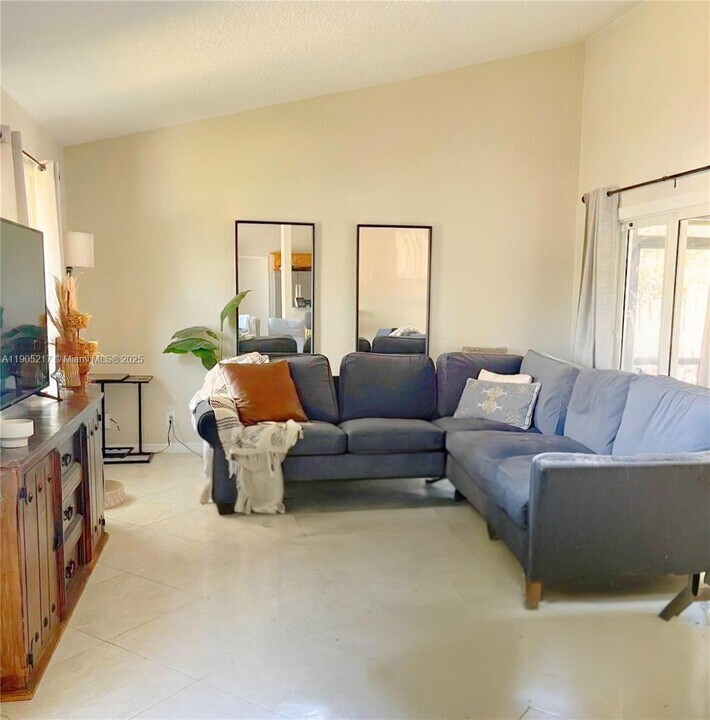 15916 E Wind Cir in Sunrise, FL - Building Photo