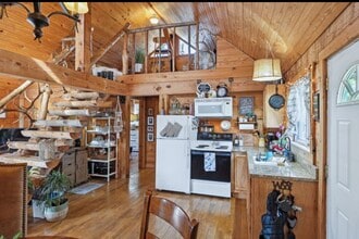 6823 Piney River Road in Bon Aqua, TN - Foto de edificio - Building Photo