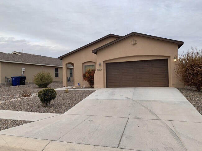 5659 Blue Feather Ave NW in Albuquerque, NM - Building Photo - Building Photo