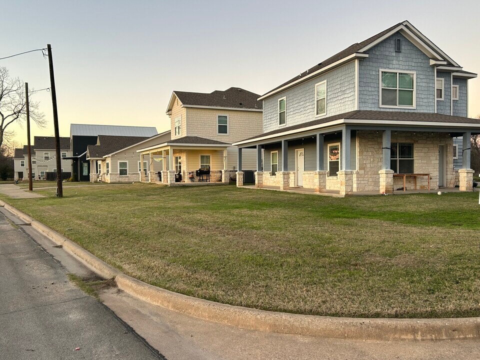 331 French Ave in Waco, TX - Building Photo