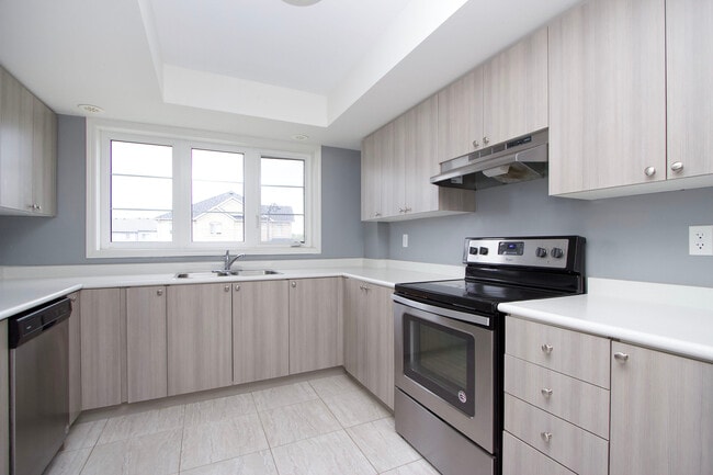 2398 Chevron Prince Path in Oshawa, ON - Building Photo - Building Photo