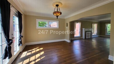 4624 NE Halsey St in Portland, OR - Building Photo - Building Photo