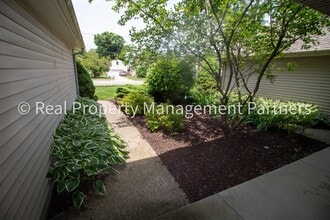 916 Bowes Rd in Lowell, MI - Building Photo - Building Photo