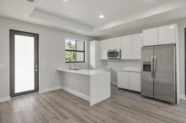 934 Binkley St E in Lehigh Acres, FL - Building Photo - Building Photo