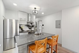 232 1st St in Jersey City, NJ - Building Photo - Building Photo